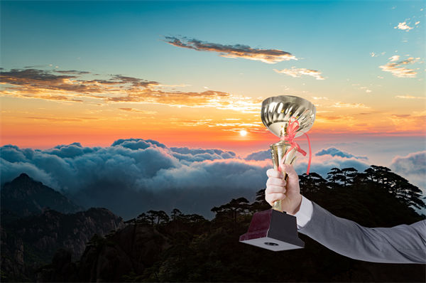 代号迈巴赫！荣耀Magic V5本月发布：骁龙8至尊领先版轻薄大折叠